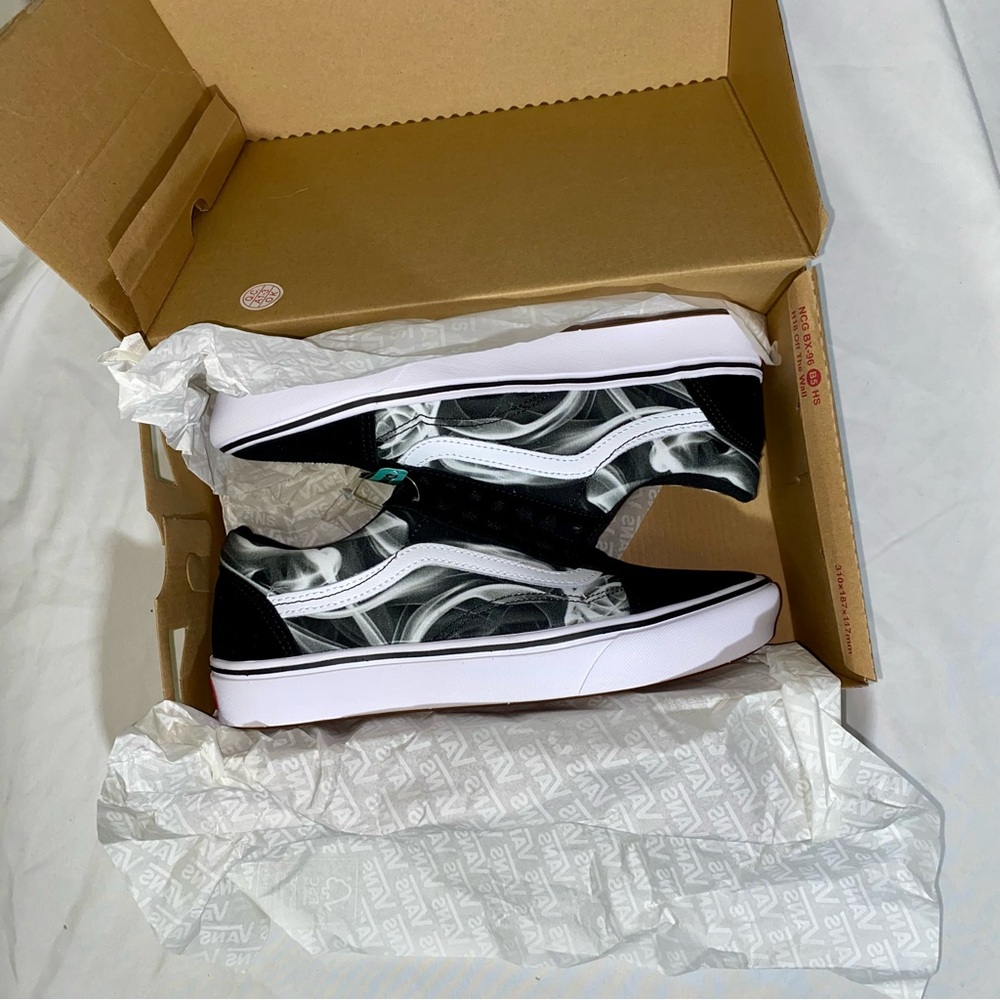 NEW IN BOX VANS Comfy Cush Old Skool Black & White Men’s Size 7.5/Women’s Size 9 - Picture 2 of 11